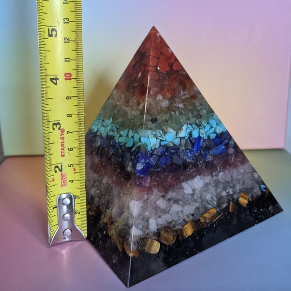 Natural Crystal Stones Resin Pyramid - Picture 6 of 11